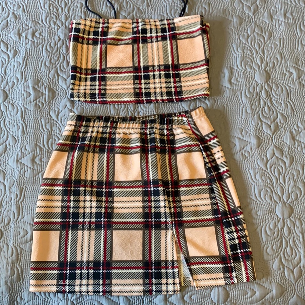 Shein - Size M (6) - Checkerd skirt w crop top.